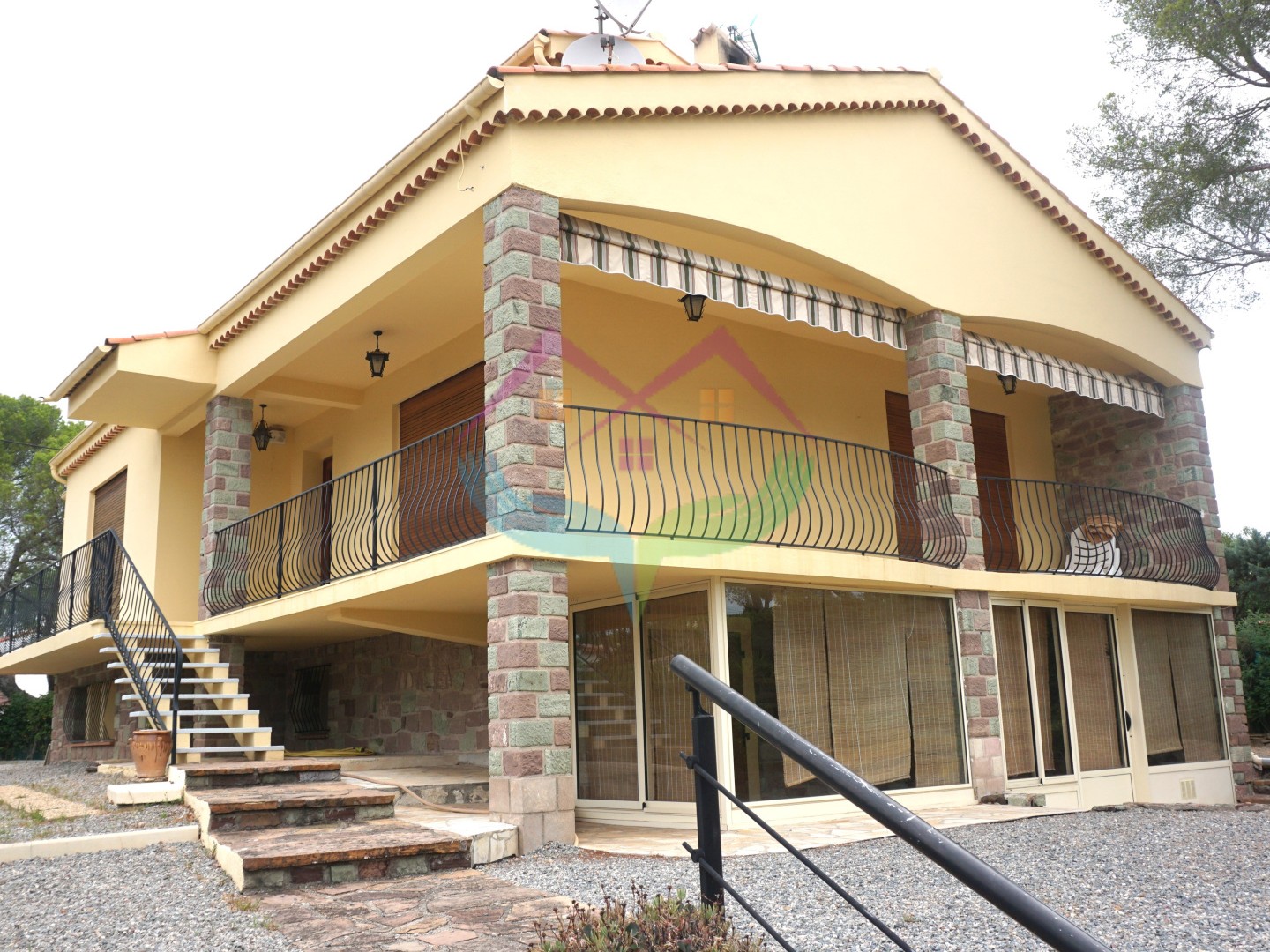 À vendre Saint Raphaël Boulouris villa T7 en deux appartements