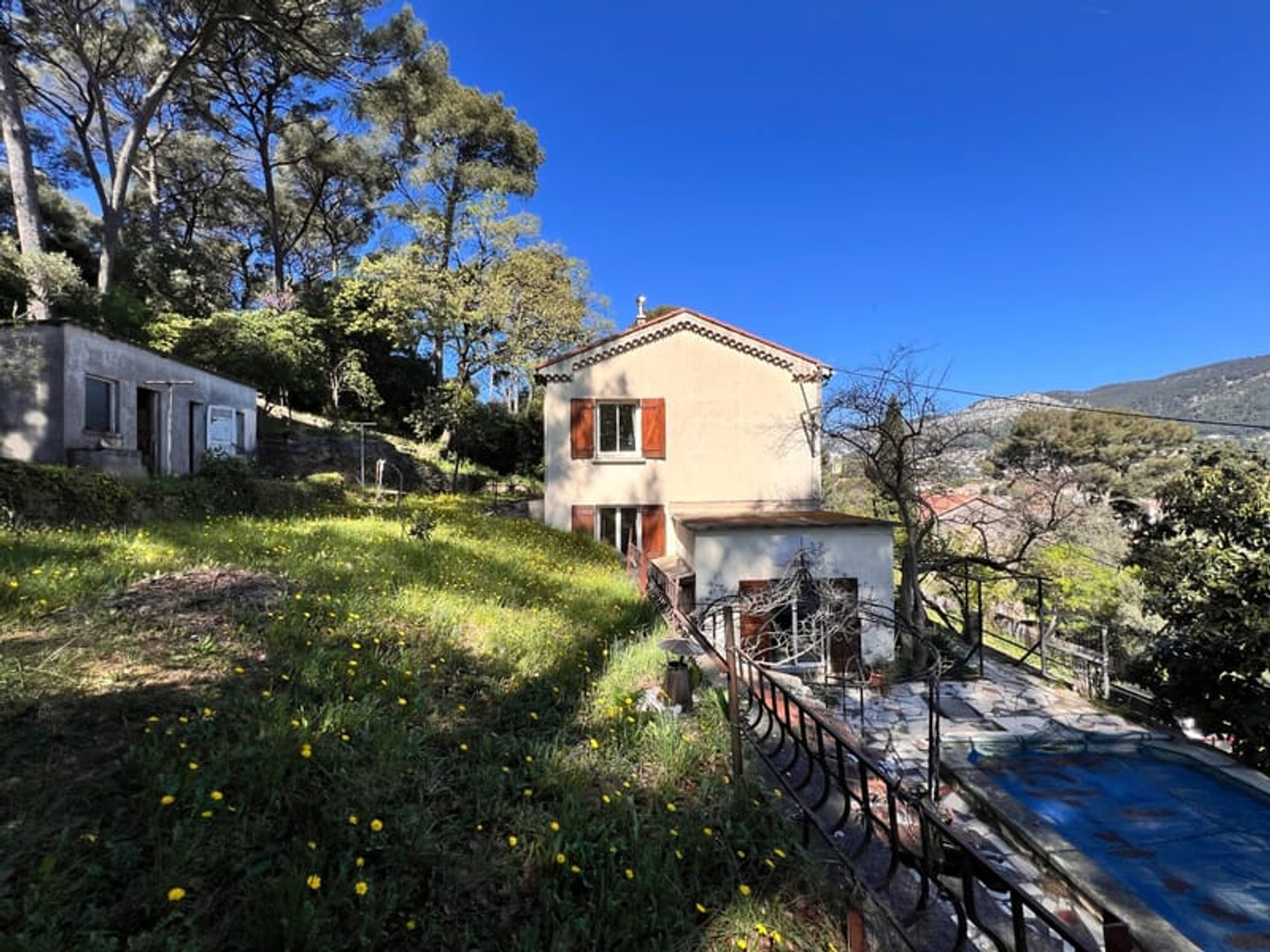 Maison avec vue dominante Parcelle Terrain 1255m2 Toulon - La Serinette