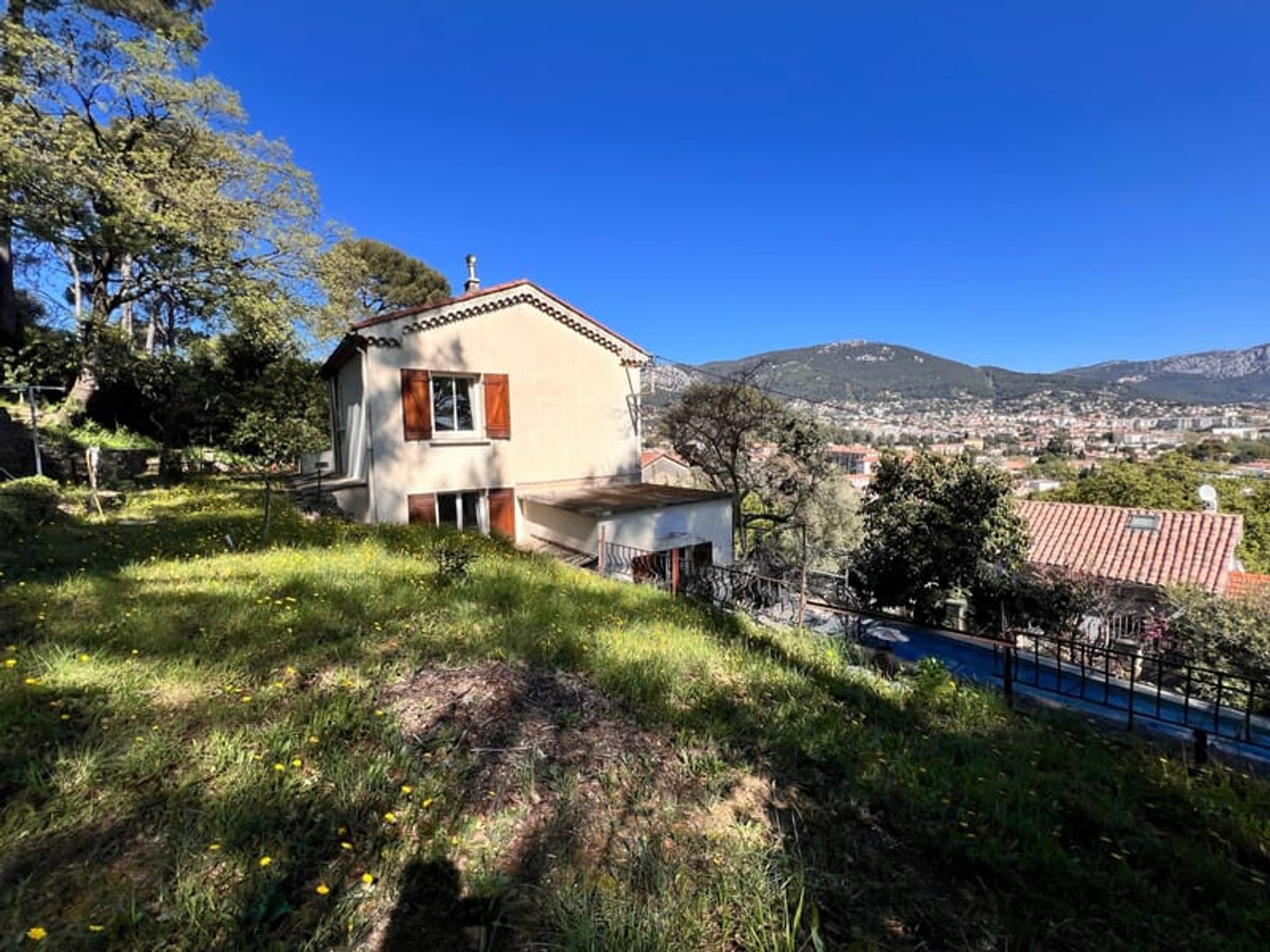 Maison à vendre - 5 pièces - 100m2 - Toulon (83000)