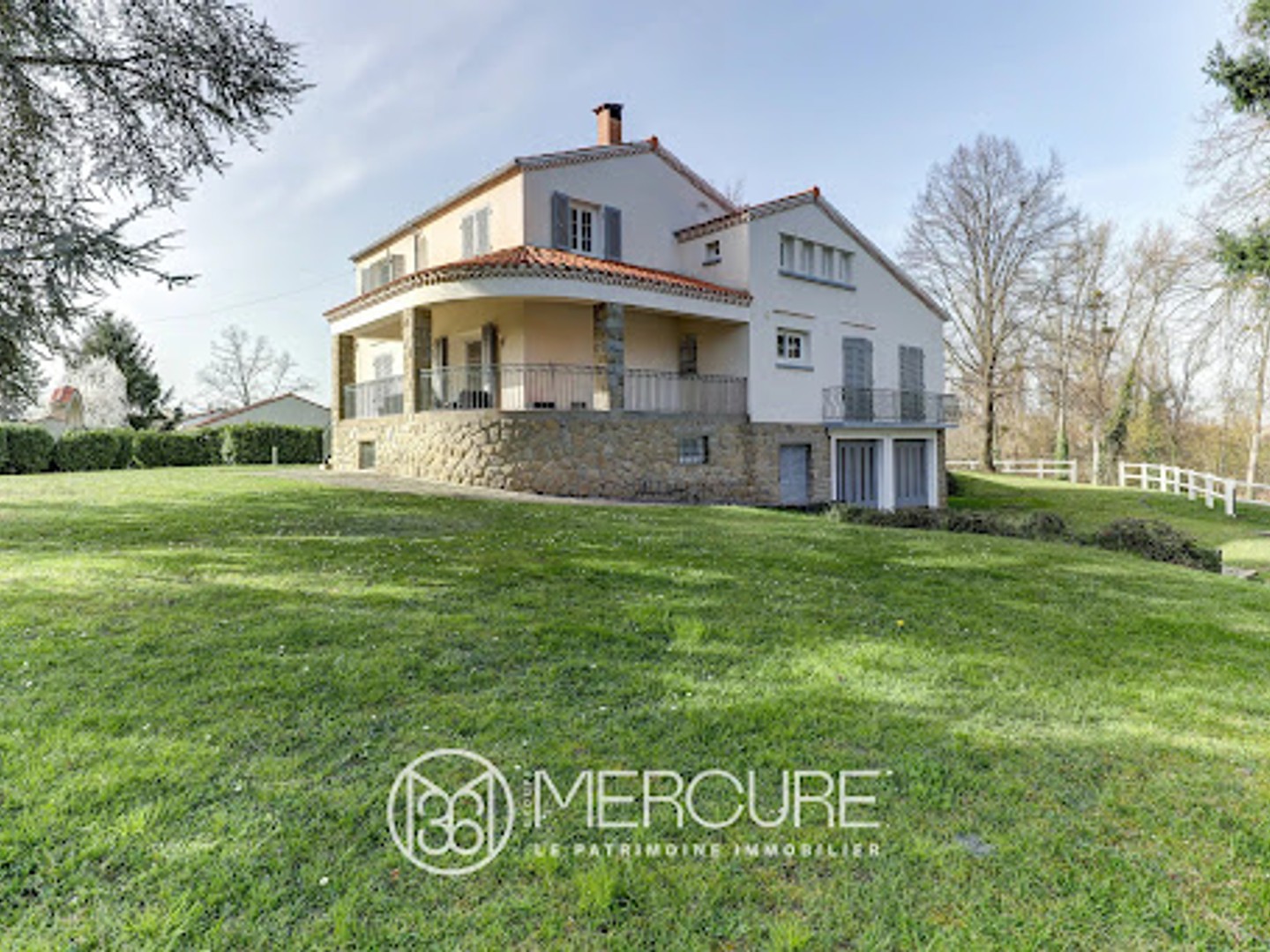 Maison 12 pièces 325 m²