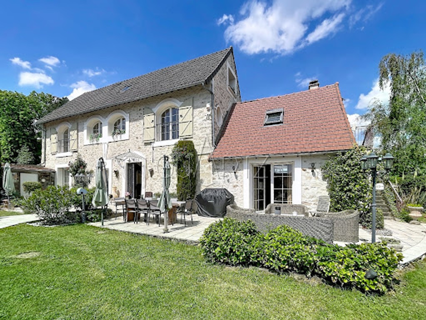 Maison à vendre - 10 pièces - 260m2 - Jambville (78440)