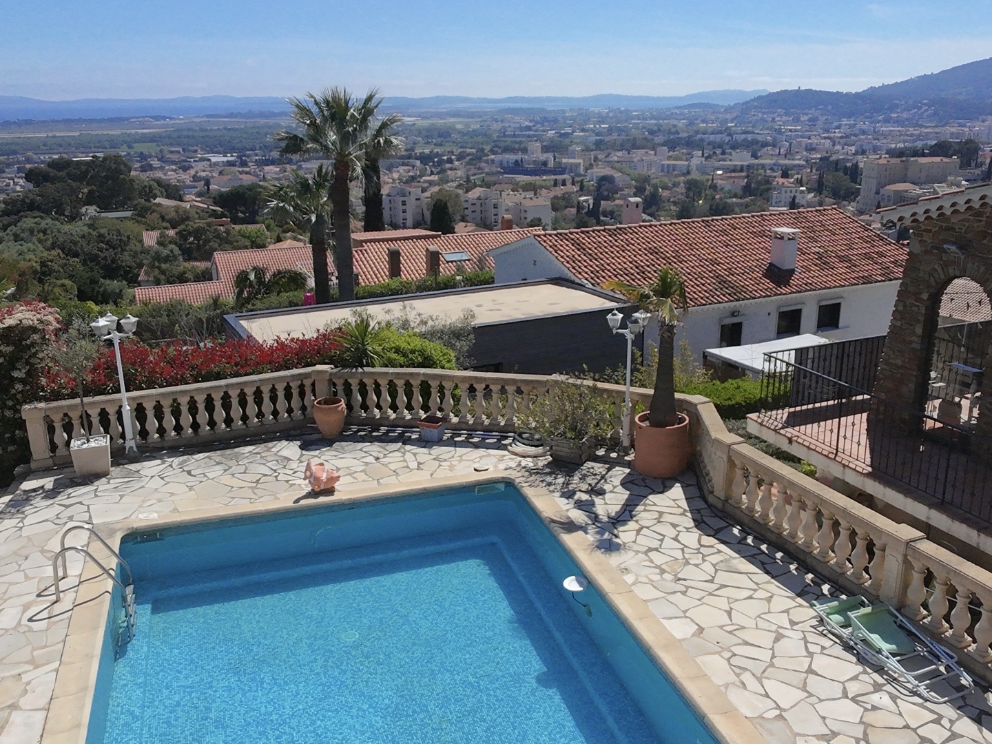 Maison à vendre - 8 pièces - 228m2 - Hyères (83400)