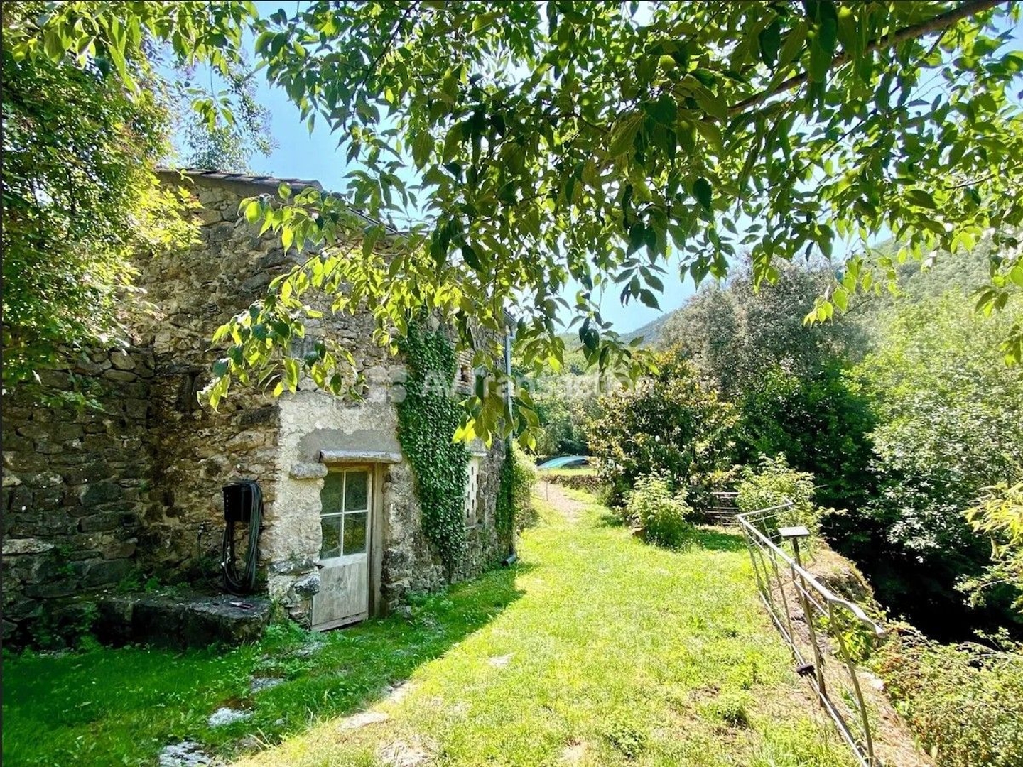 Mas en pierre avec gîte - 6810 m² de terrain
