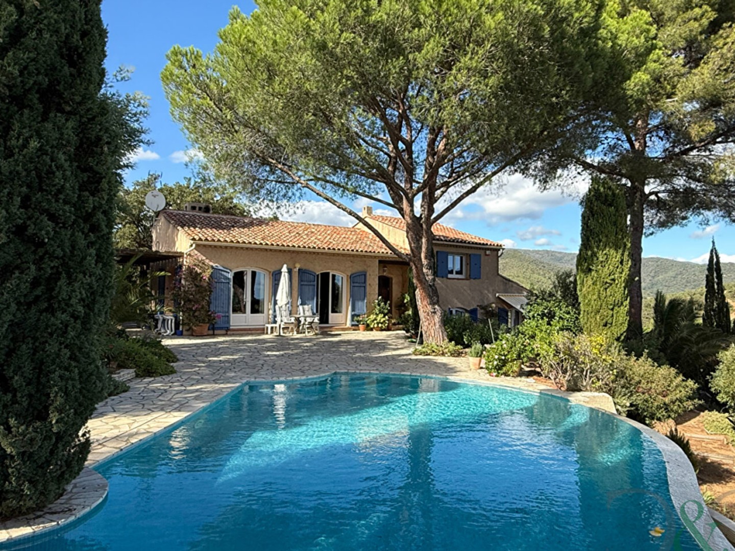 Villa Provençale avec piscine et vue mer et collines