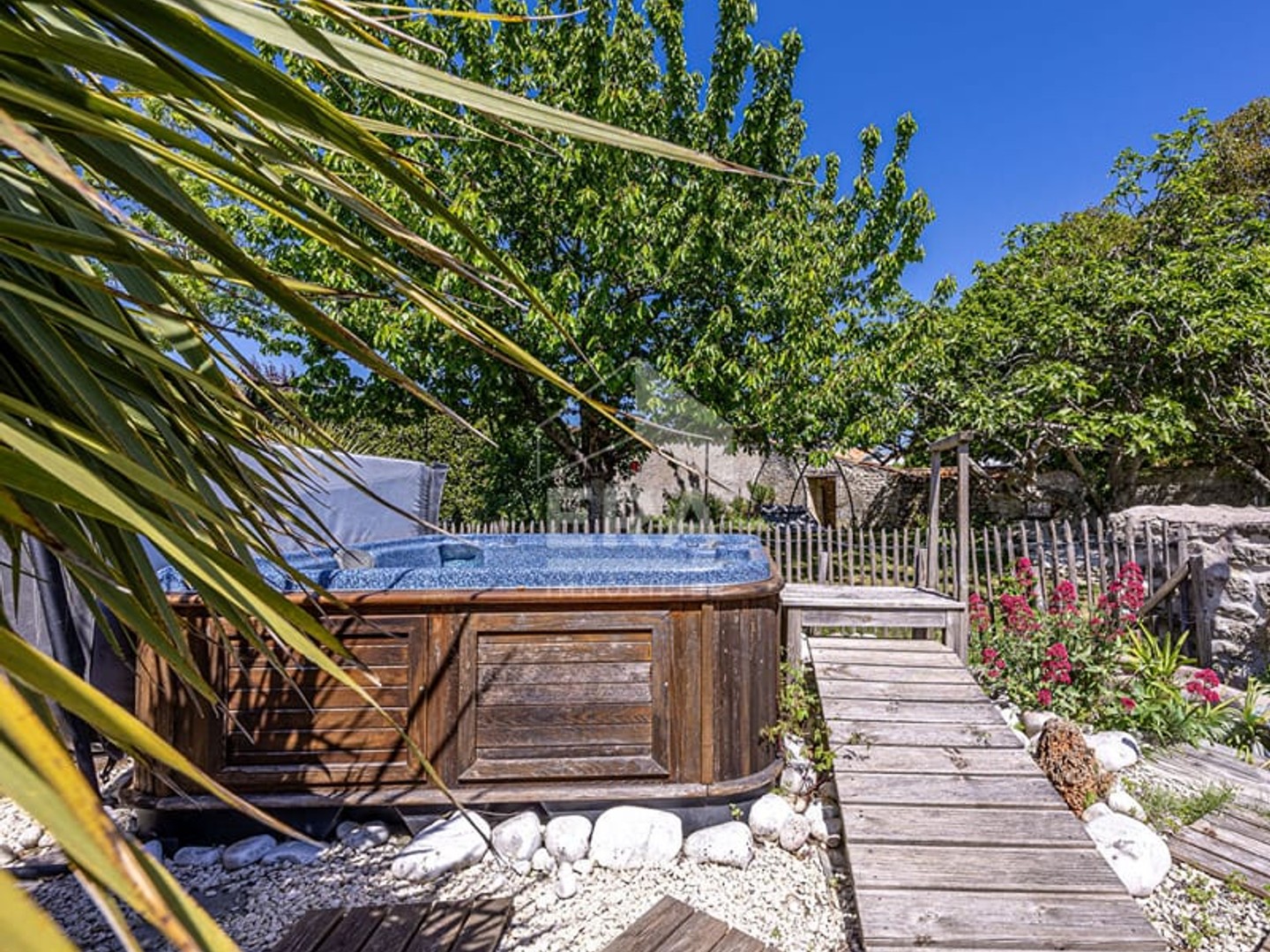Maison à vendre - 9 pièces - 210m2 - Salles-Sur-Mer (17220)