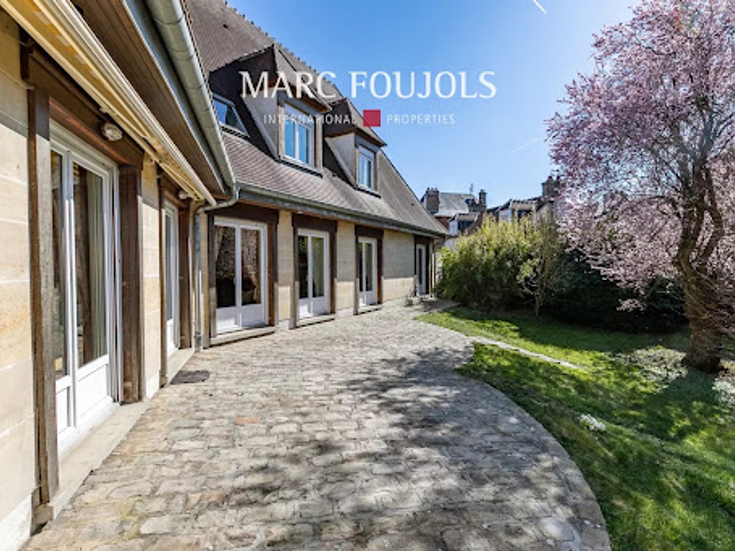 Maison à vendre - 14 pièces - 358m2 - Compiègne (60200)