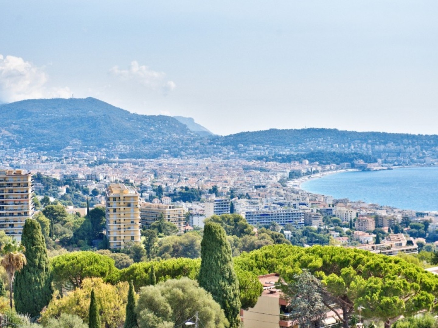 NICE FABRON - APPARTEMENT 4 PIECES DE 166 M² A VENDRE - 145 M² CARREZ - VUE EPOUSTOUFLANTE - 130M² DE TERRASSES - GARAGE