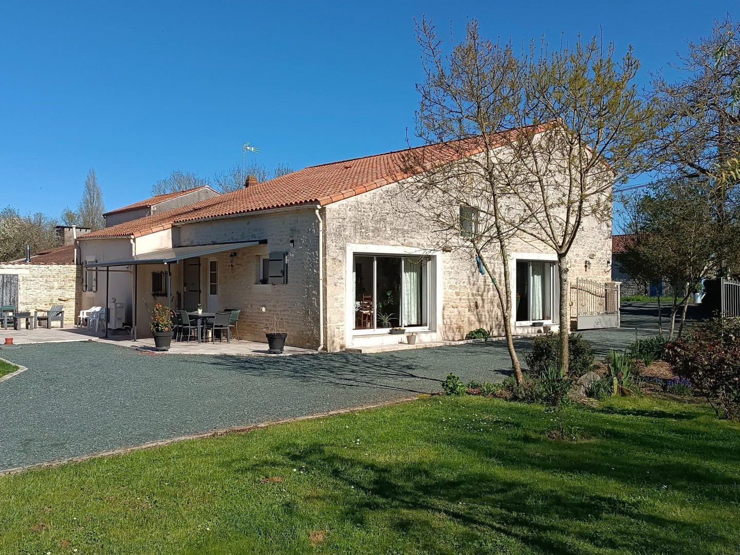 Maison à vendre - 9 pièces - 235m2 - Nalliers (85370)