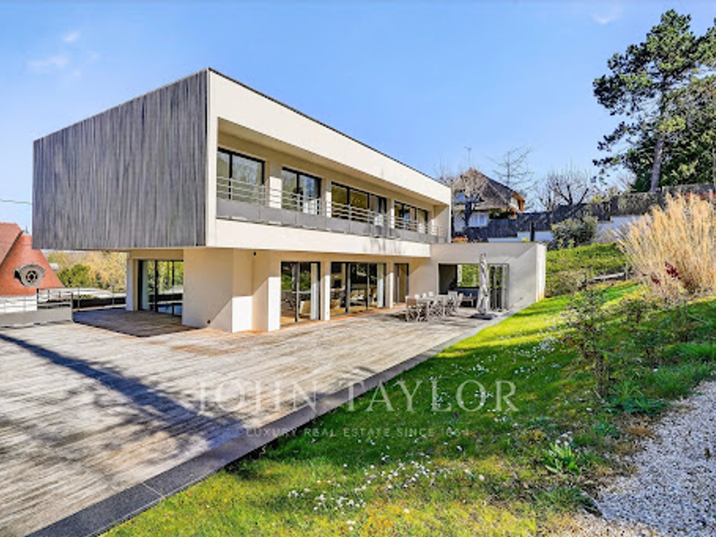 Maison 7 pièces 561 m²