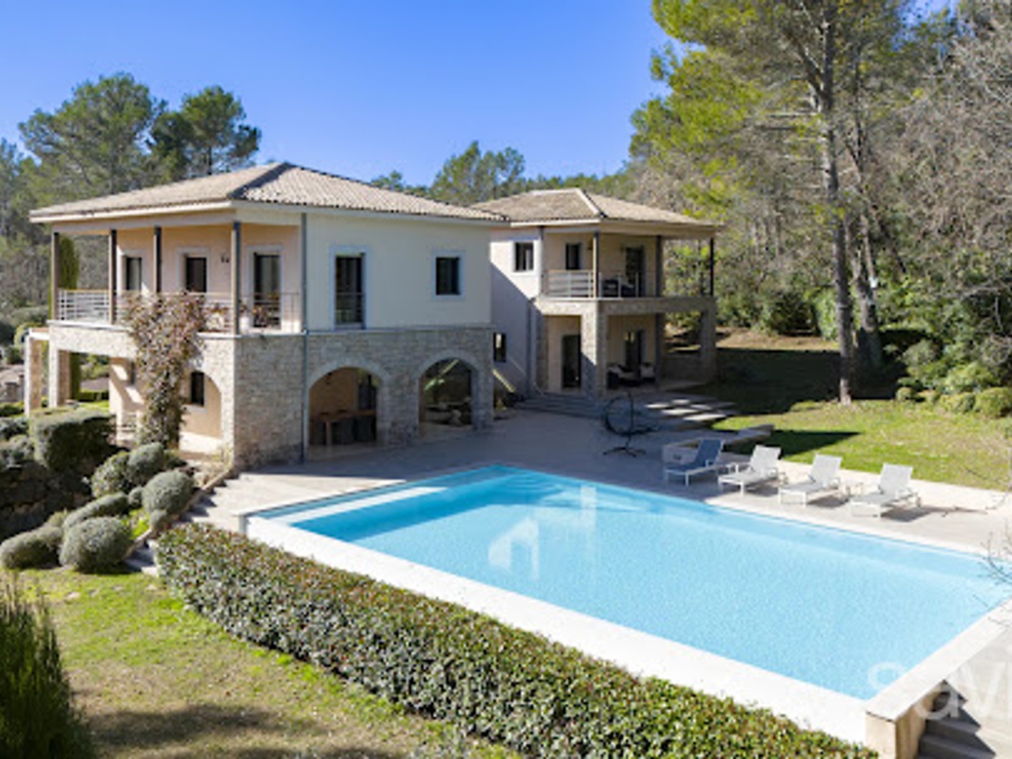Villa 5 pièces 321 m²