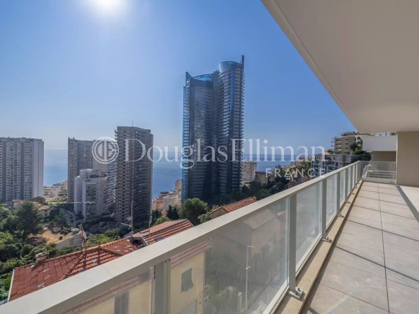BEAUSOLEIL: Résidense neuve , grand appartement vue mer panoramique.
