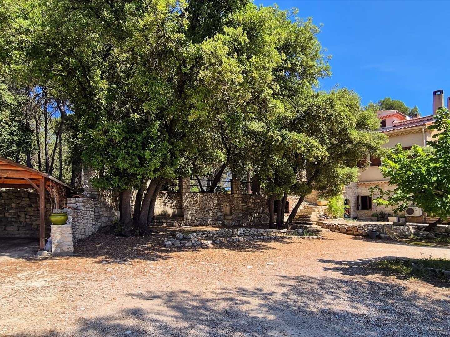 Maison à vendre - 7 pièces - 160m2 - Éguilles (13510)