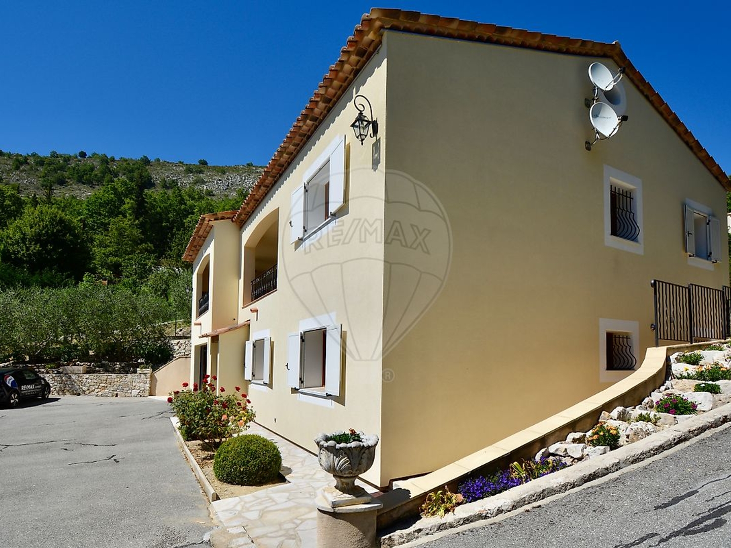 Maison à vendre - 4 pièces - 261m2 - Coursegoules (06140)