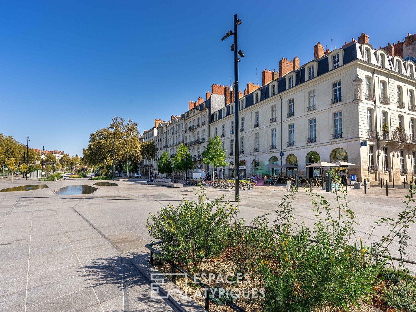 Appartement rénové élégant et raffiné (140m2) avec balcon 1er étage - Nantes