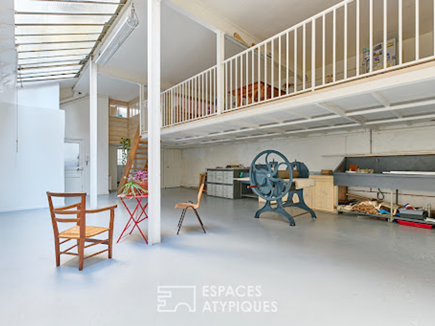 Appartement à vendre - 4 pièces - 149m2 - Paris 19e (75019)