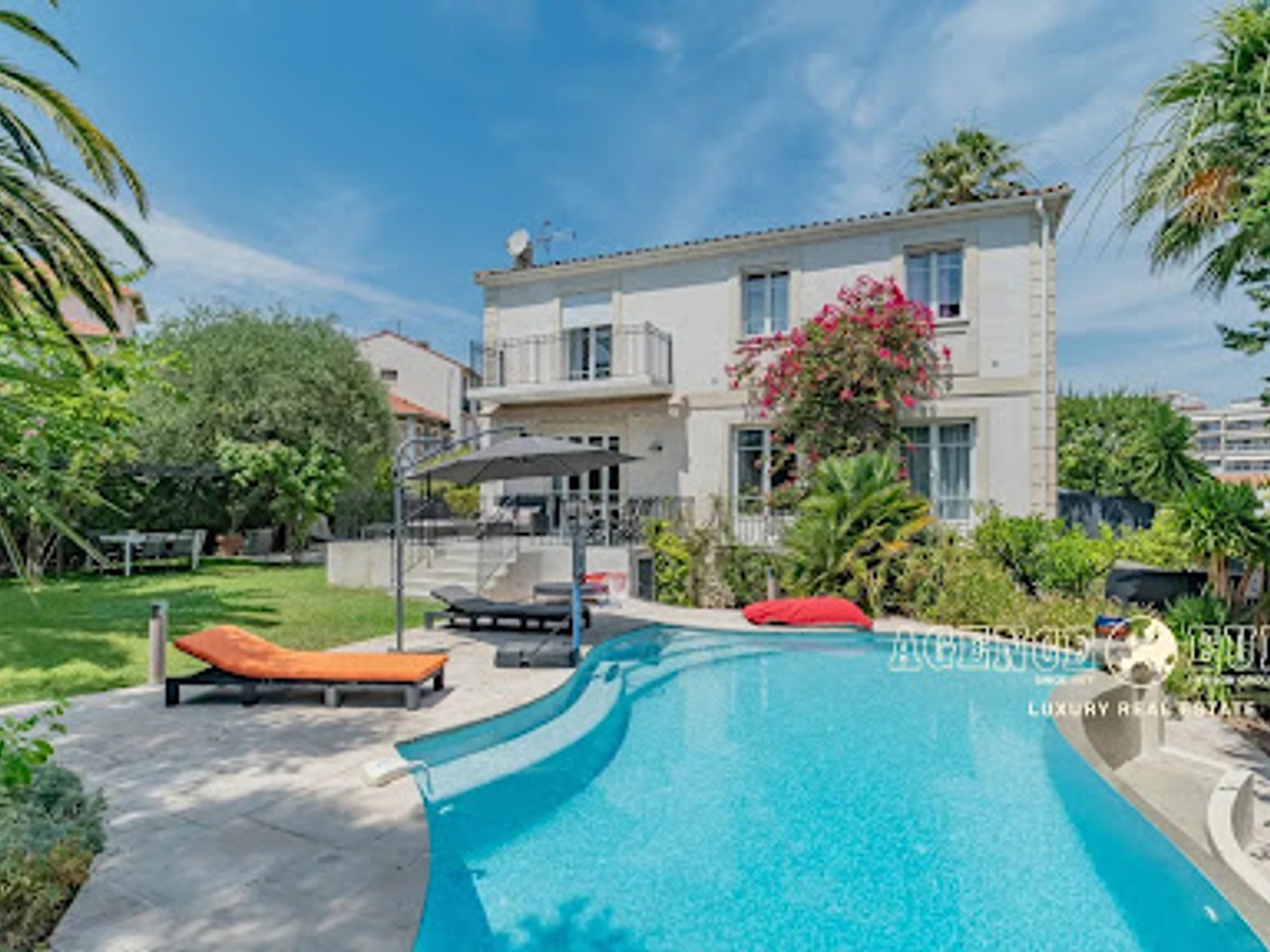 Villa 8 pièces 236 m²