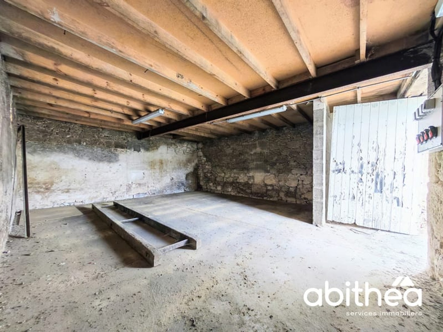 Locaux à vendre - 3 pièces - 74m2 - Vérac (33240)