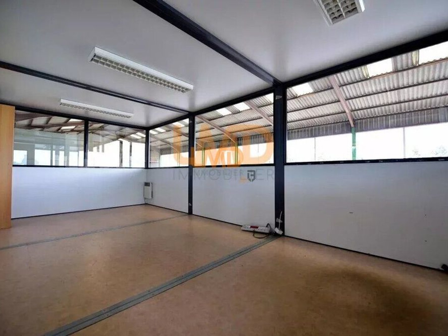Bureaux à vendre - 1185m2 - Salles-Curan (12410)
