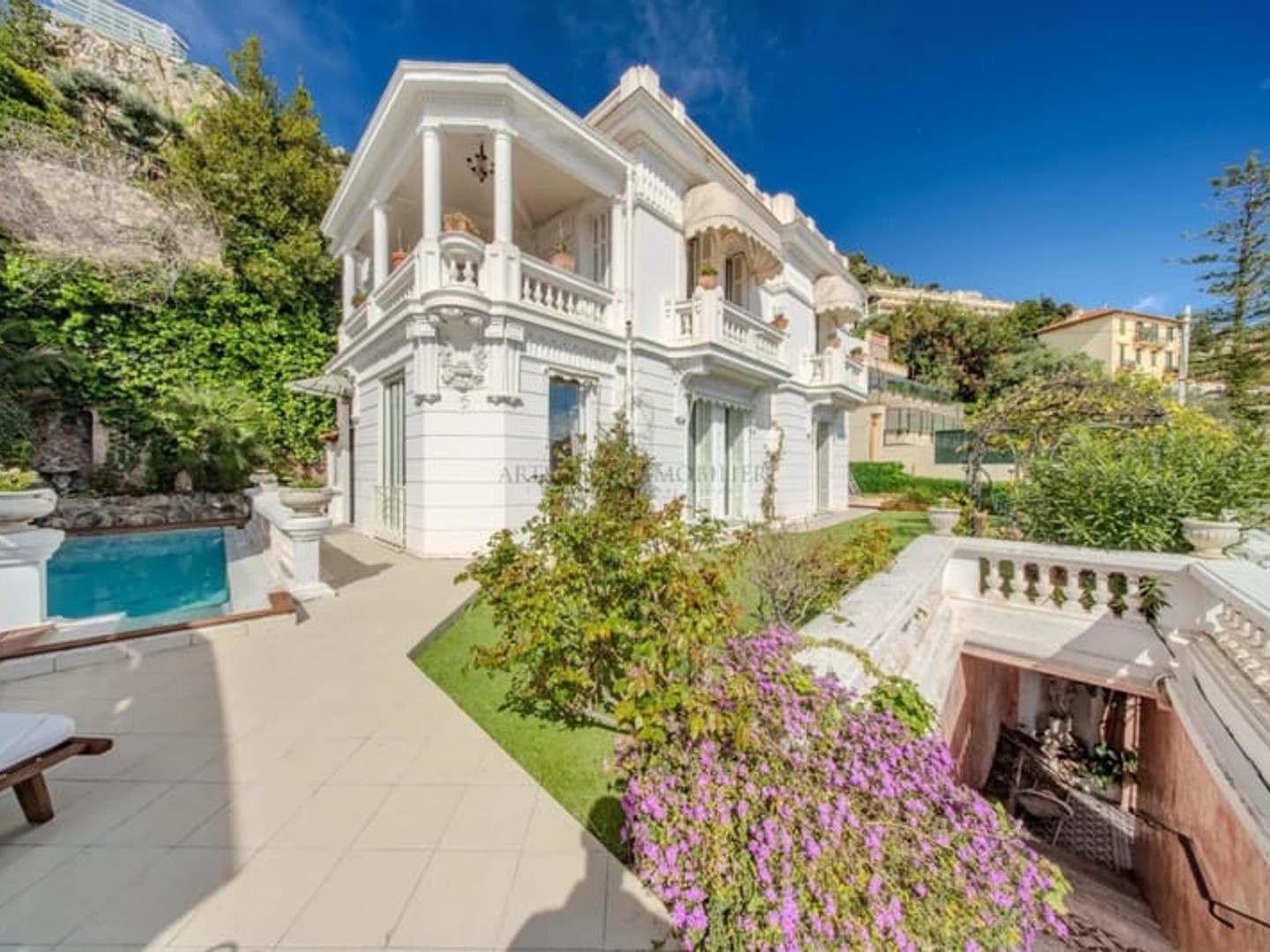 Maison à vendre - 5 pièces - 500m2 - Roquebrune-Cap-Ma... (06190)