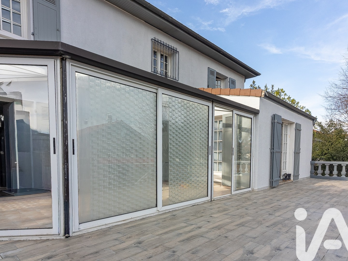 Maison à vendre - 10 pièces - 400m2 - Bron (69500)