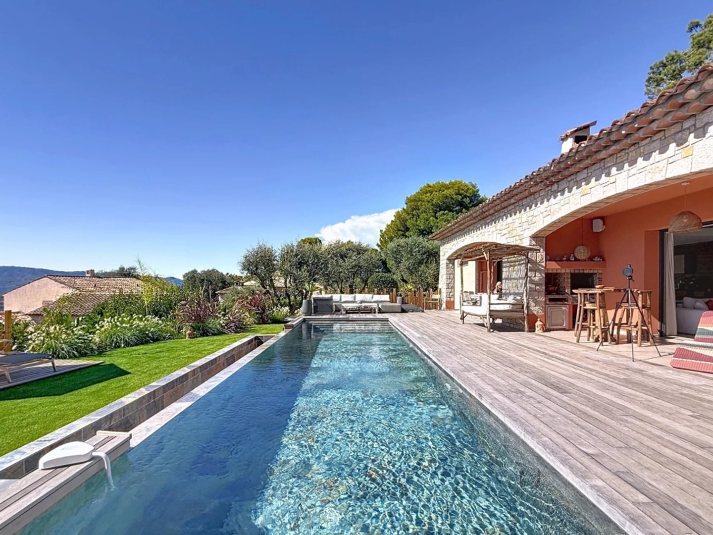 VILLA MOUGINS VUE MER EXCEPTIONNELLE 4 SUITES 250 M2