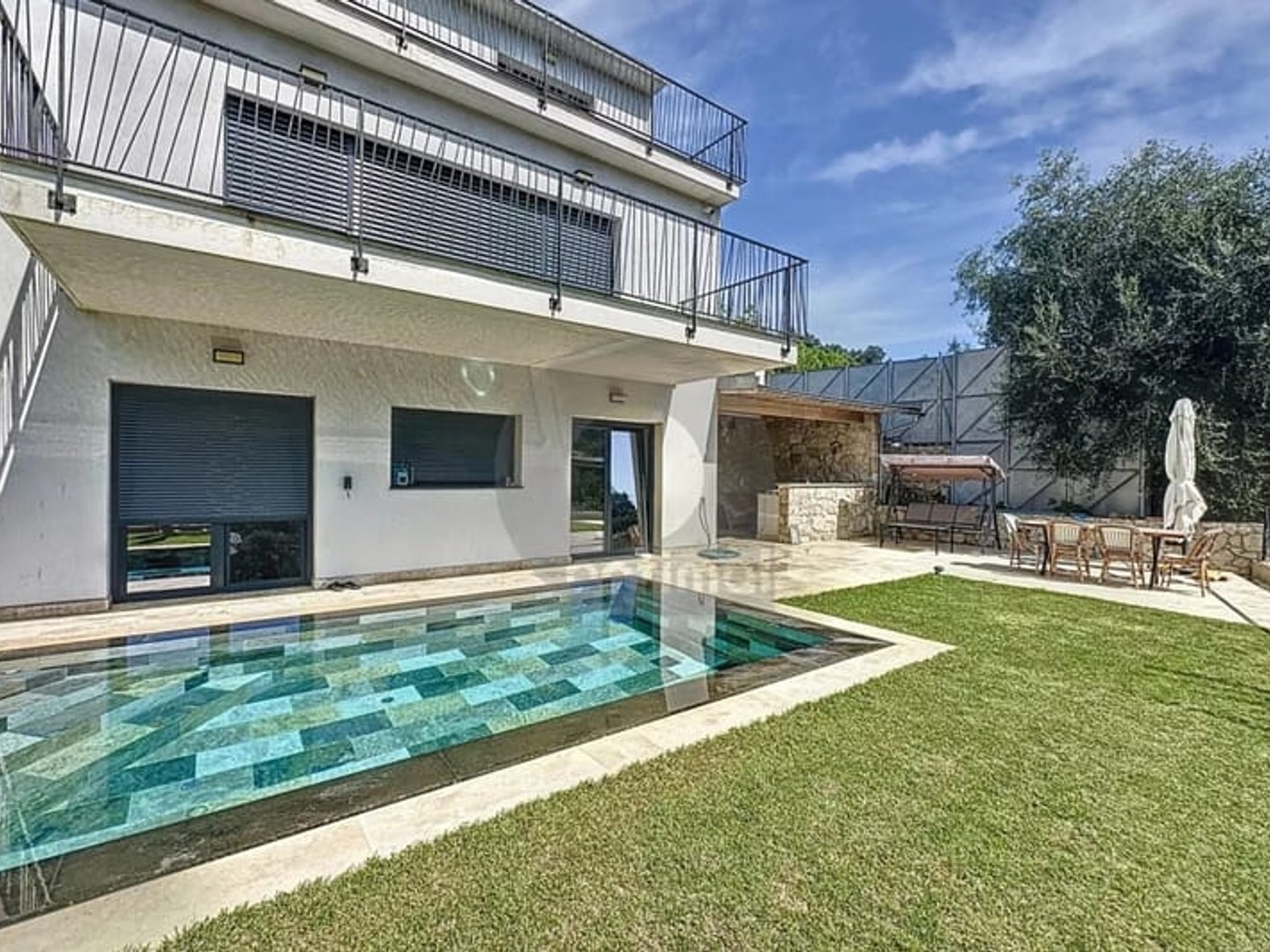 4 PIÈCES AVEC PISCINE ET JARDIN