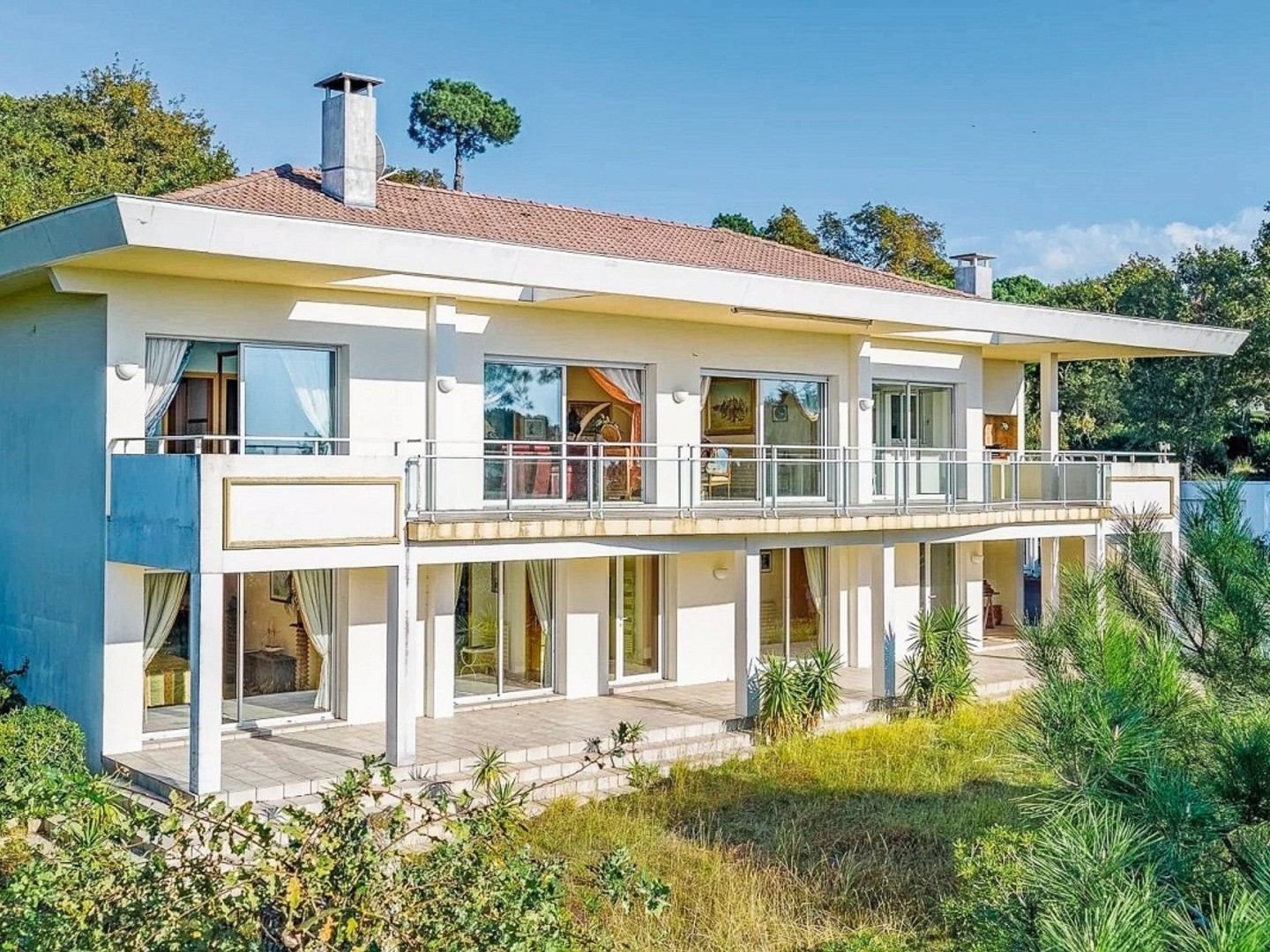 VILLA CONTEMPORAINE VUE BASSIN
