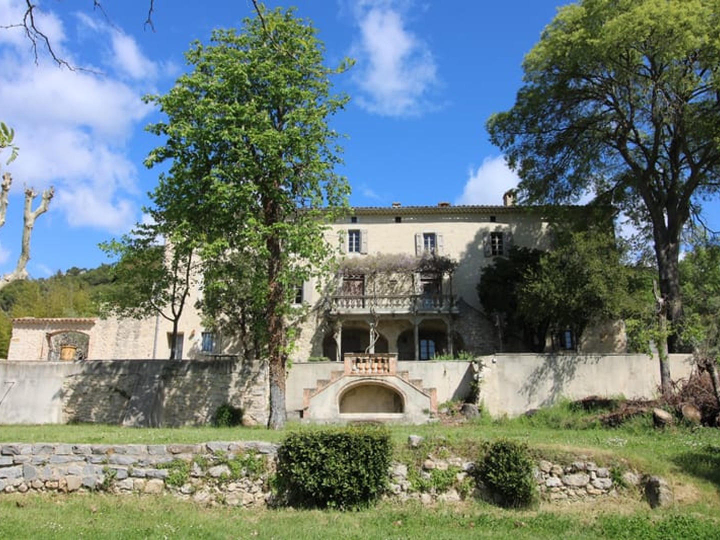 BASTIDE 1000 M2 SUR 1.7 HECTARE OU PLUS