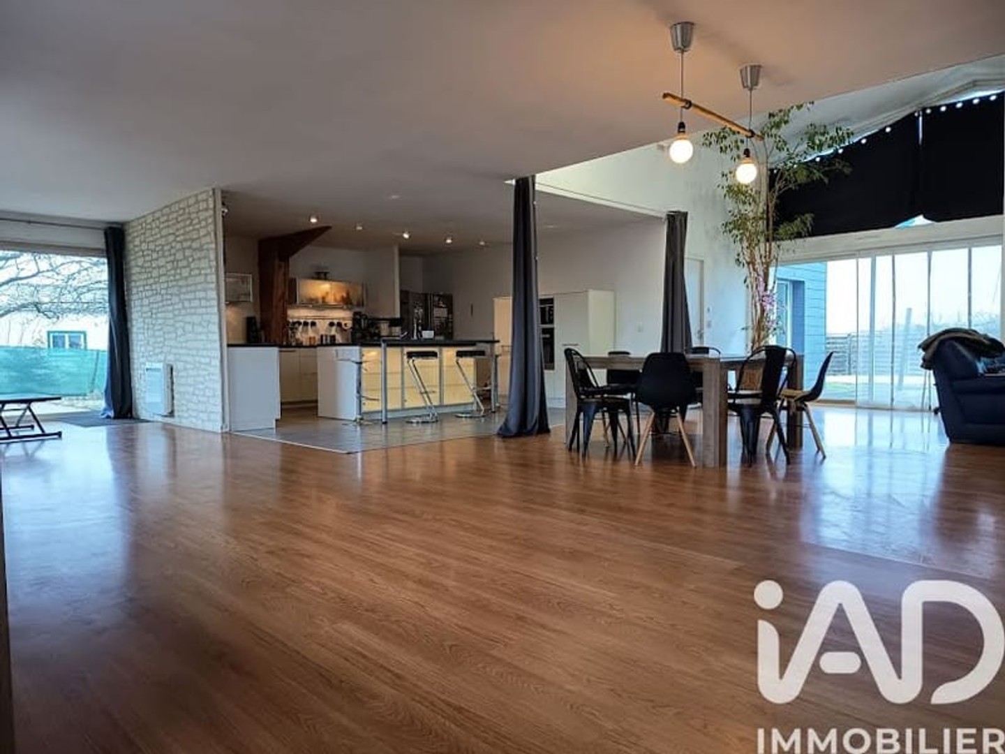 Maison à vendre - 5 pièces - 175m2 - Loudun (86200)