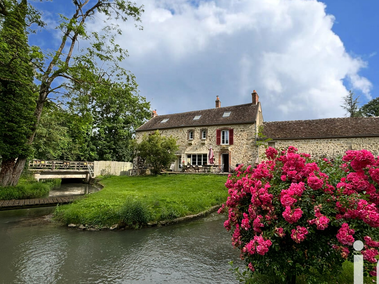 Maison 5 pièces 242 m²