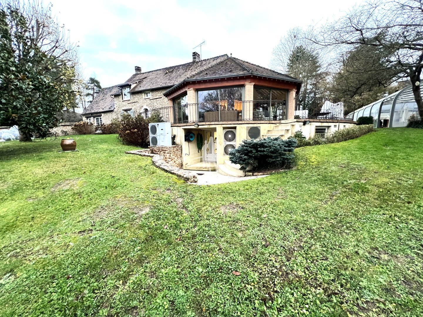 A Vendre , Douains 27120, propriété 310 m² hab, terrain 8600 m²