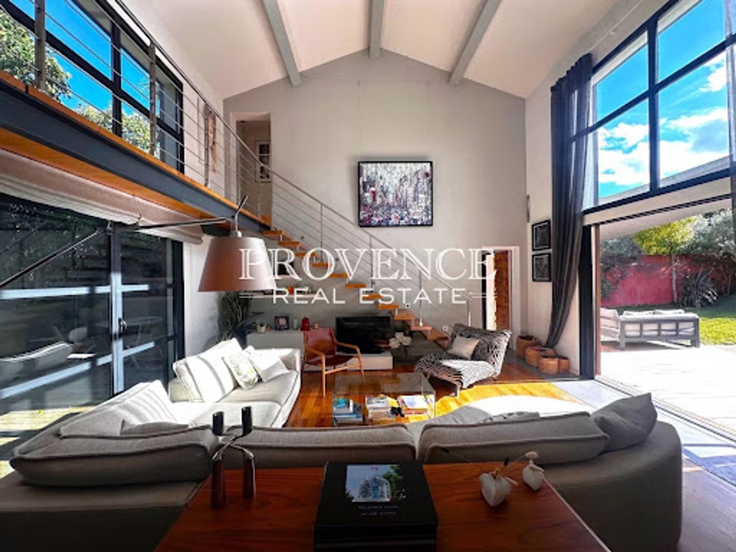 Studio 5 pièces 149 m²