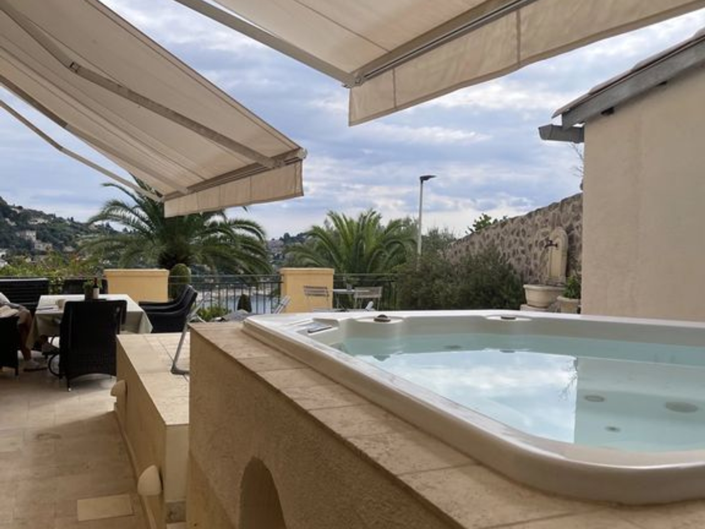 Appartement à vendre - 5 pièces - 117m2 - Villefranche-Sur-Mer (06230)