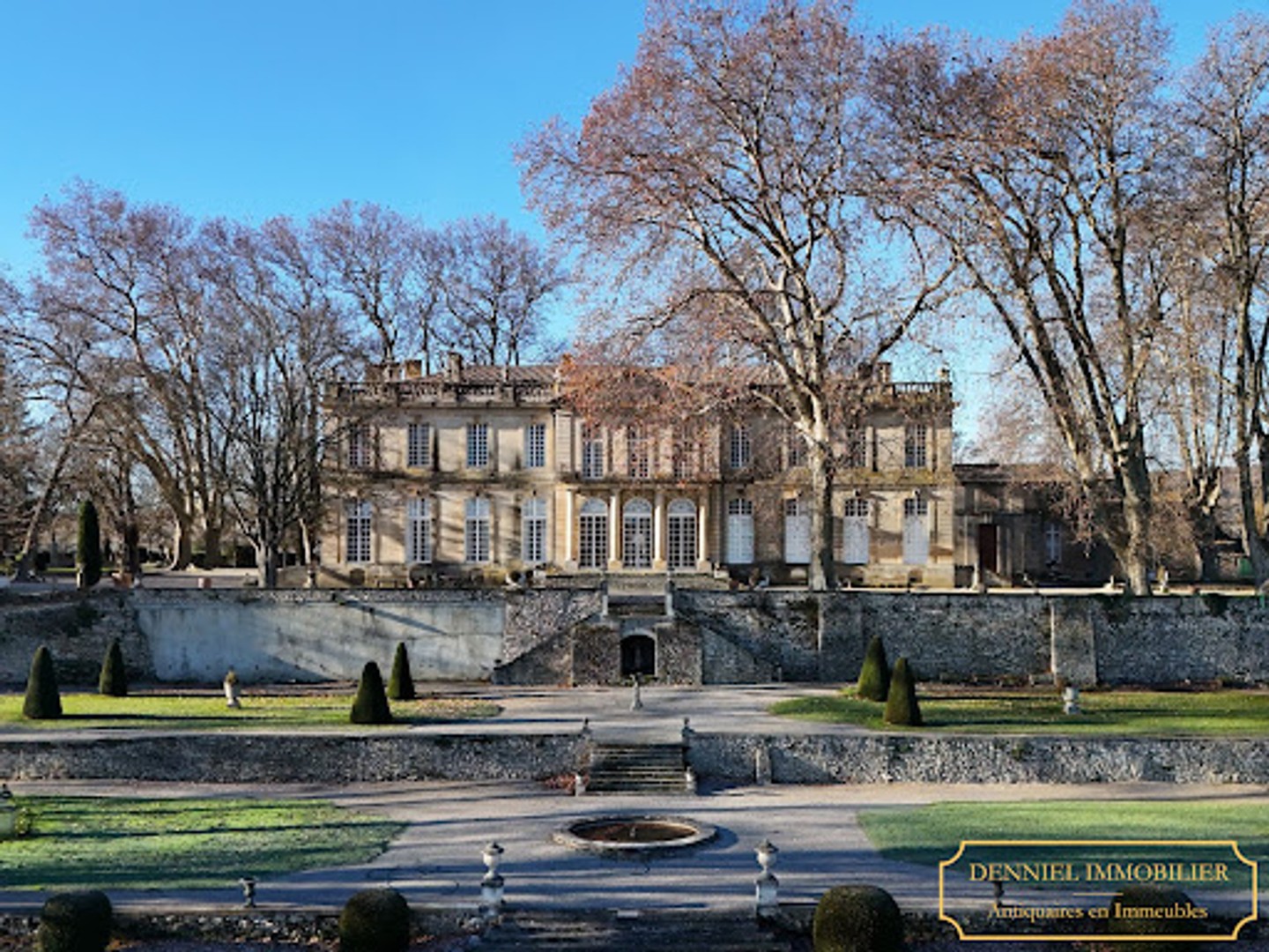 Château 40 pièces 2200 m²