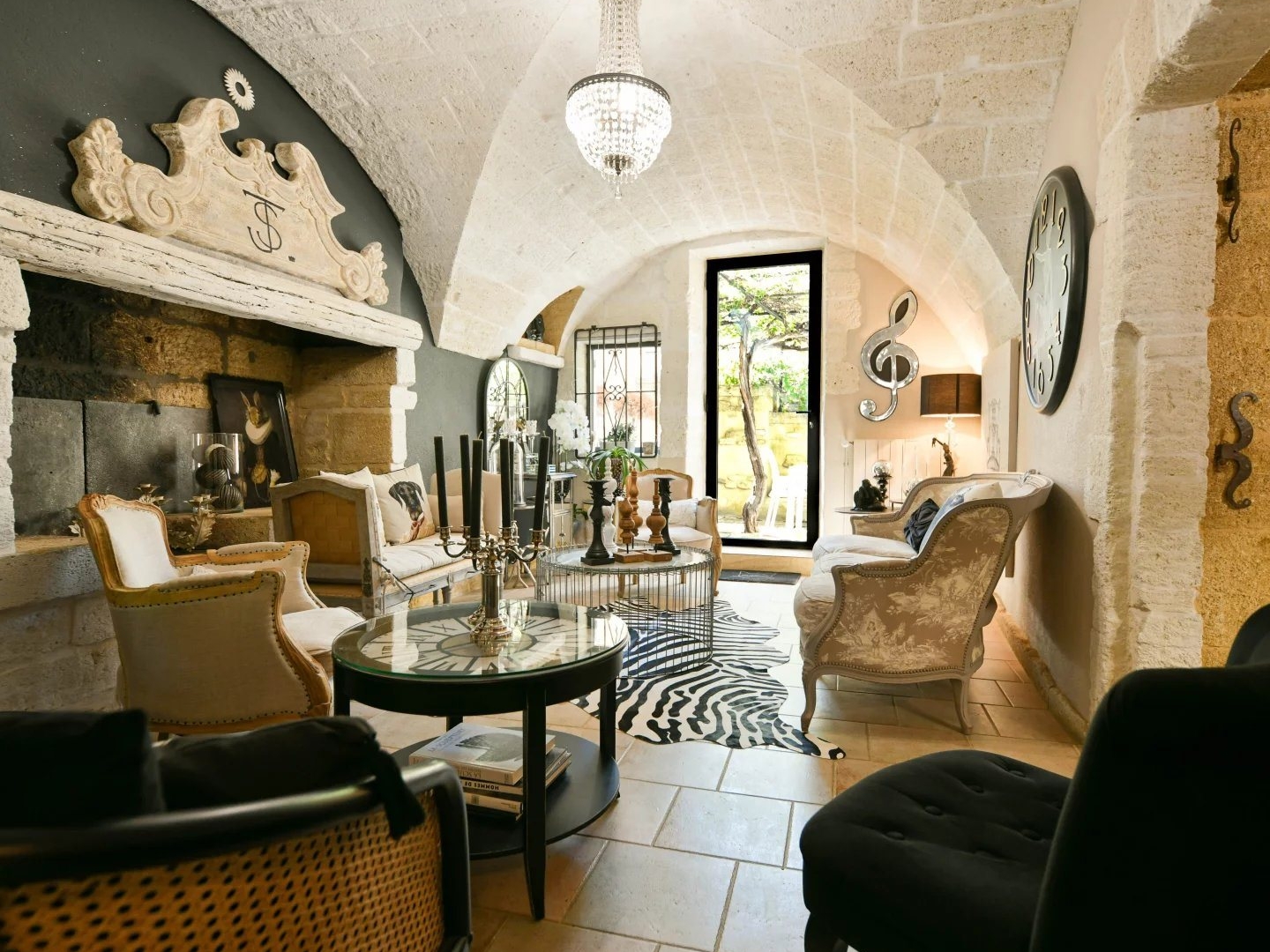 Hôtel particulier dans le centre d'un village recherché