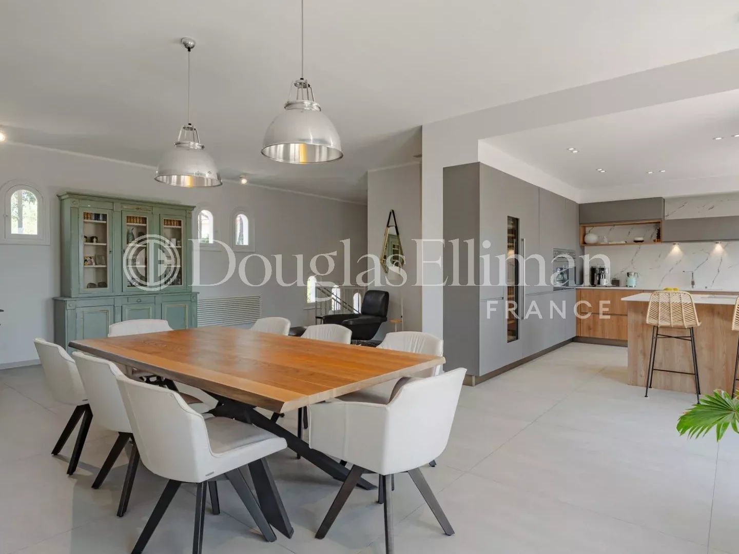Maison à vendre - 9 pièces - 258m2 - La Roquette-Sur-S... (06550)