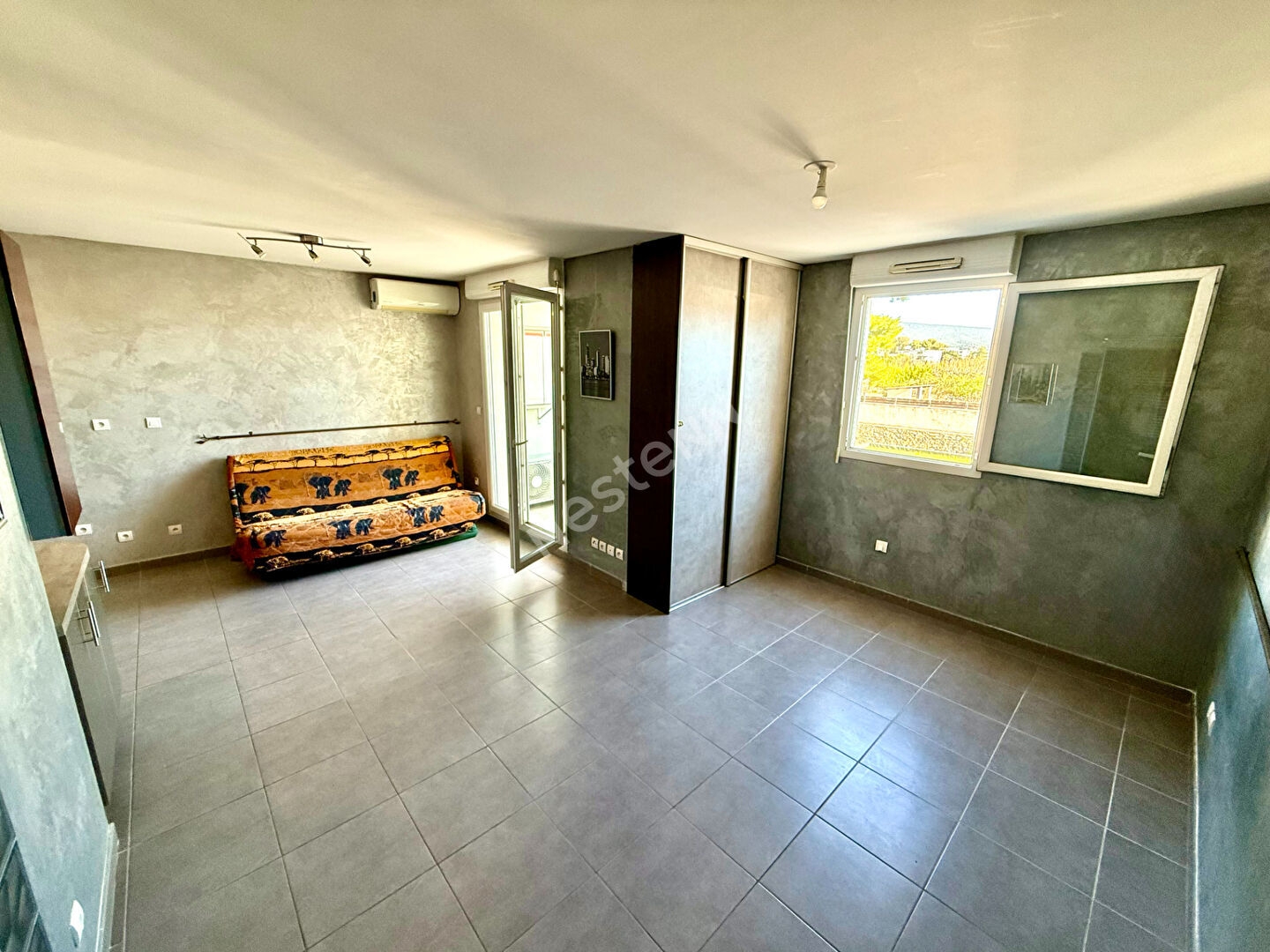 Appartement La Ciotat de 2 pièces de 33.27 m² avec garage dans résidence avec piscien