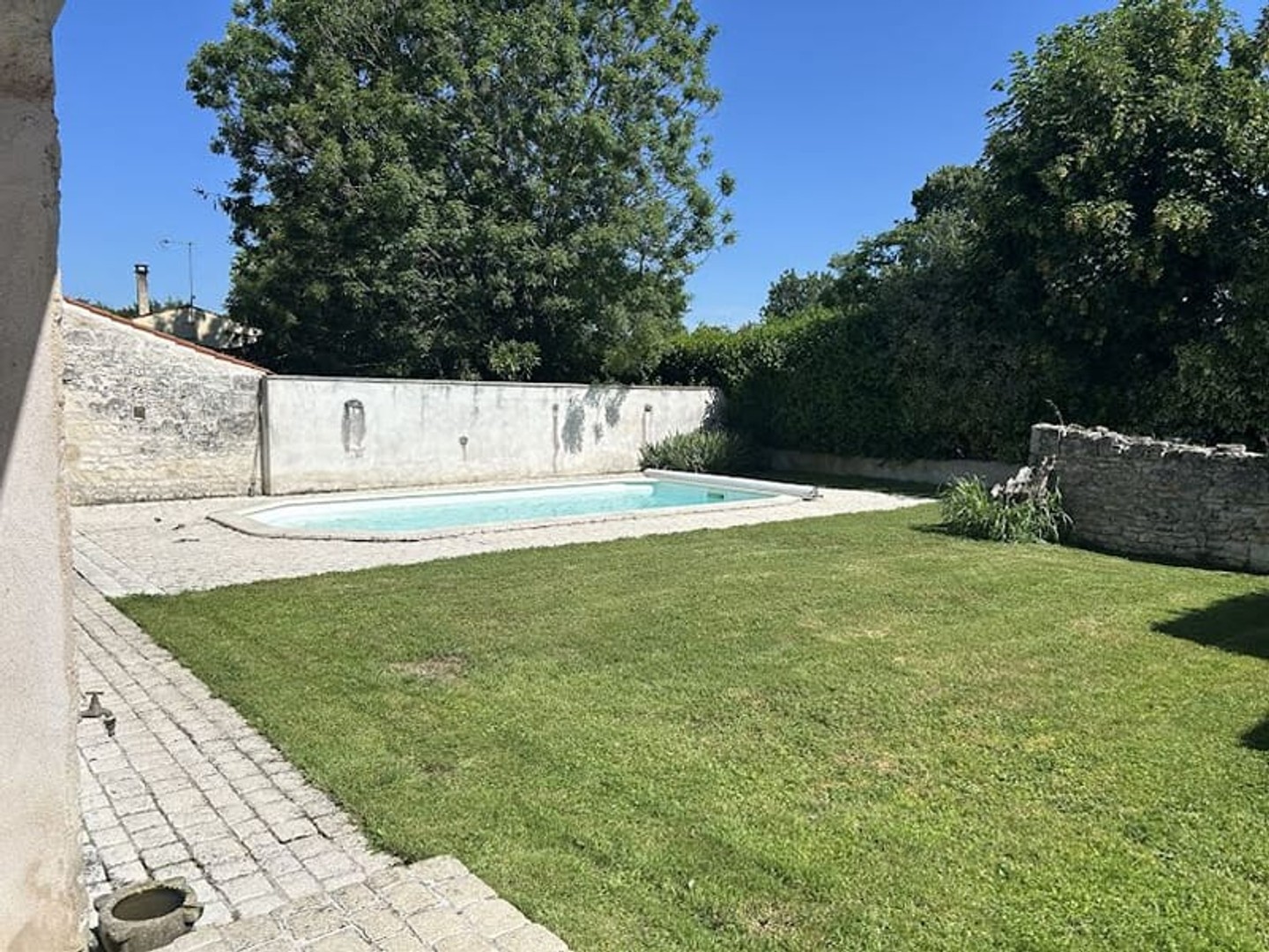 Maison à vendre - 9 pièces - 261m2 - Romegoux (17250)