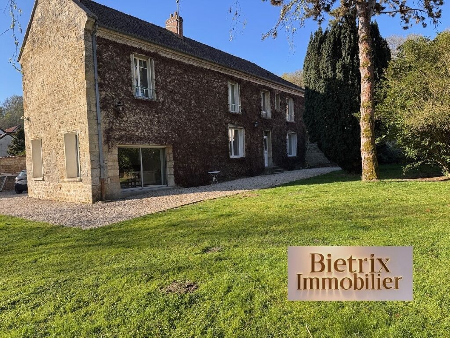 Maison 9 pièces 247 m²