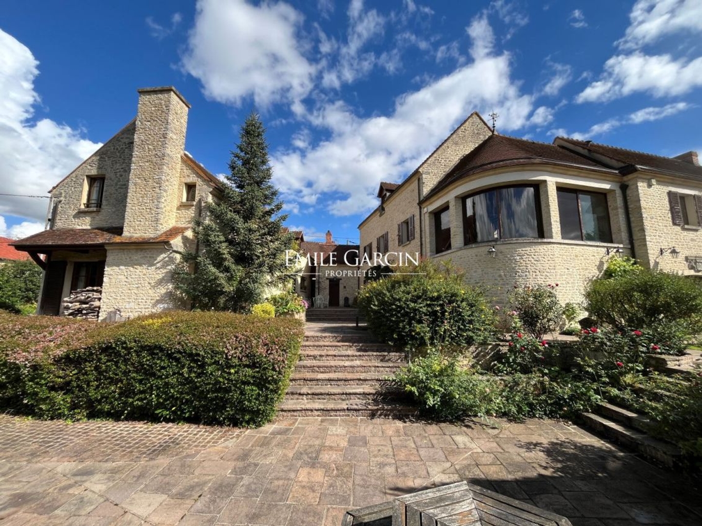 Maison à vendre - 20 pièces - 1044m2 - Vexin-Sur-Epte (27630)