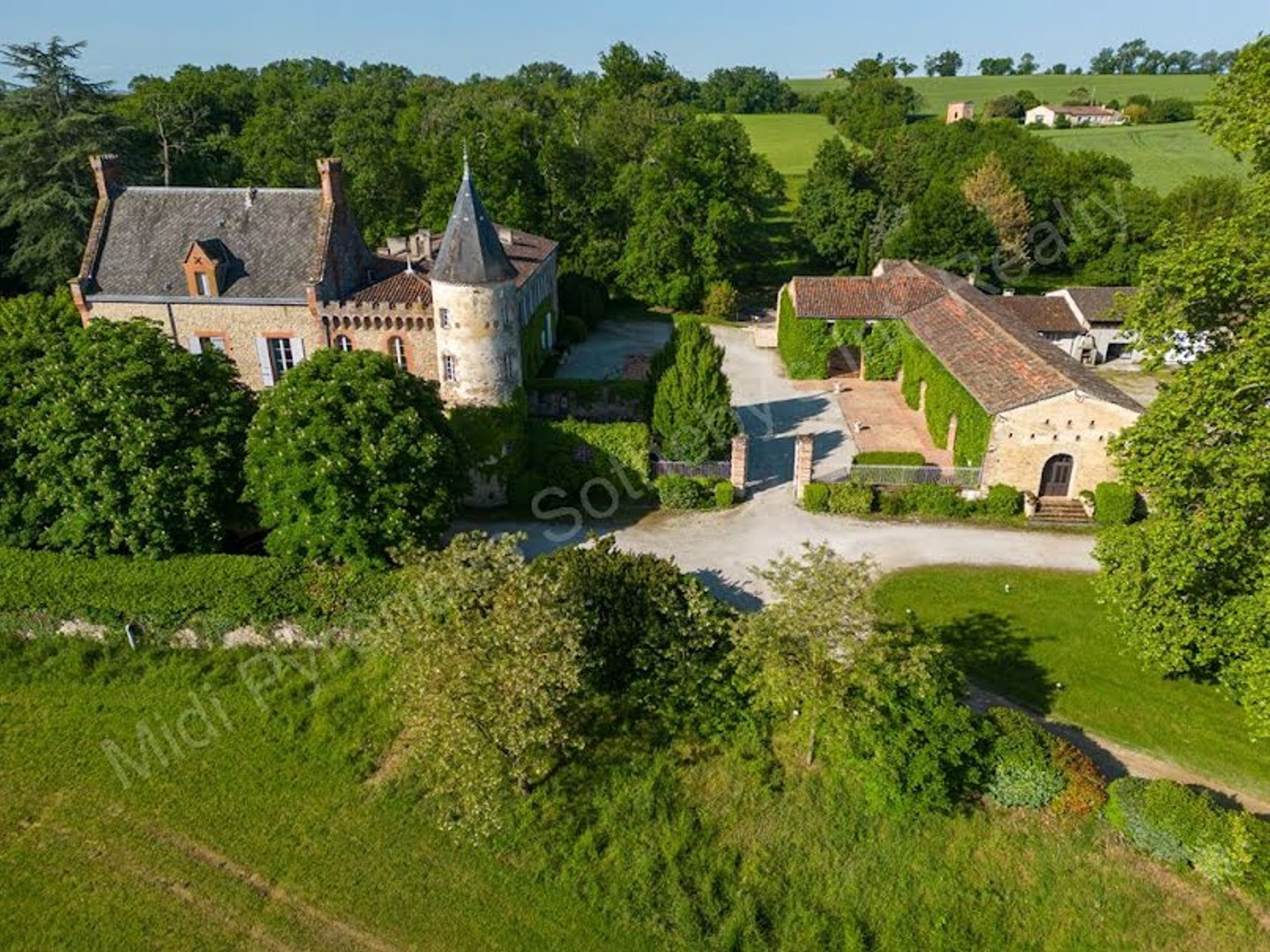 Château 36 pièces 1573 m²