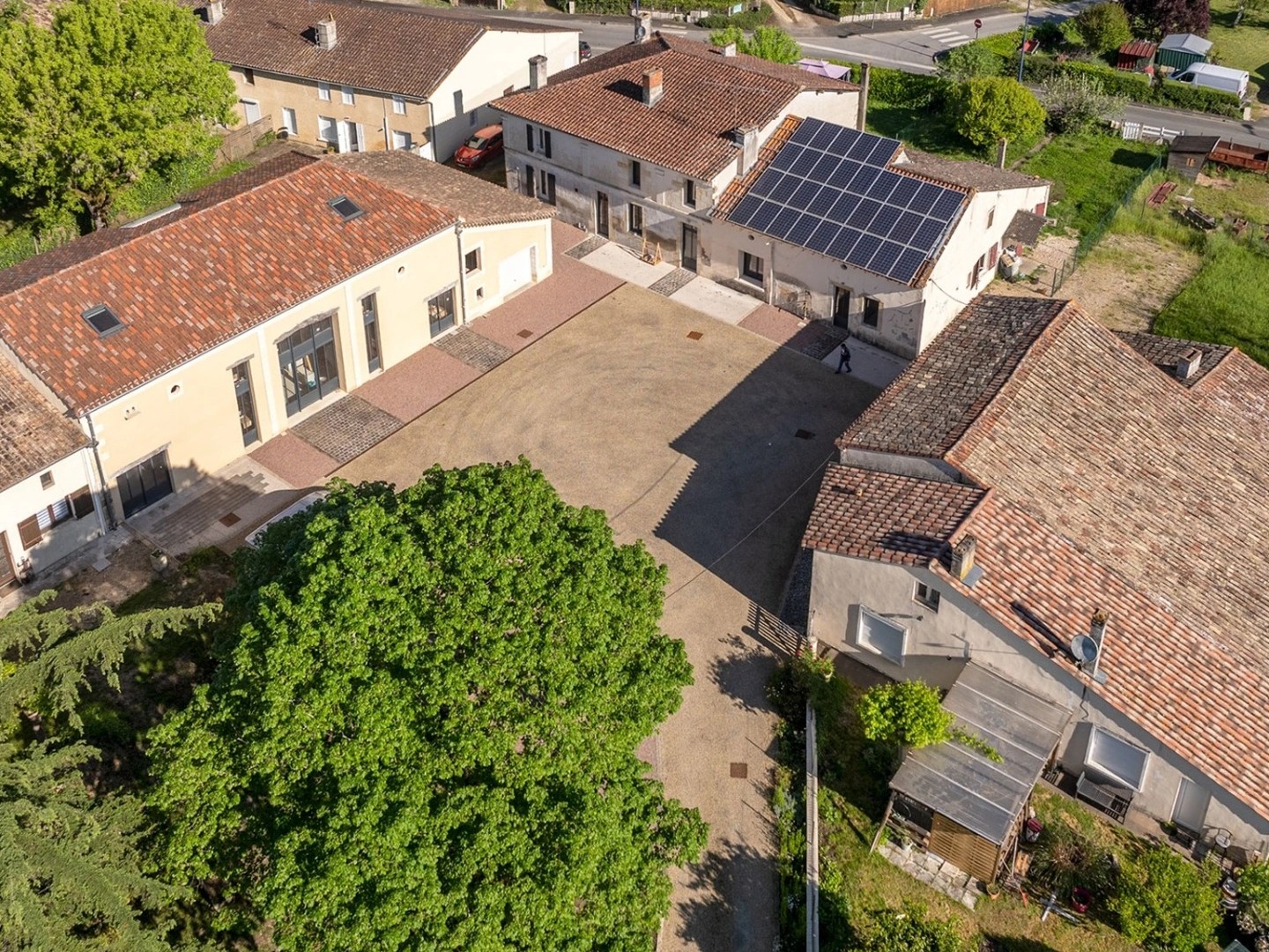 Maison à vendre - 9 pièces - 1085m2 - Ménesplet (24700)