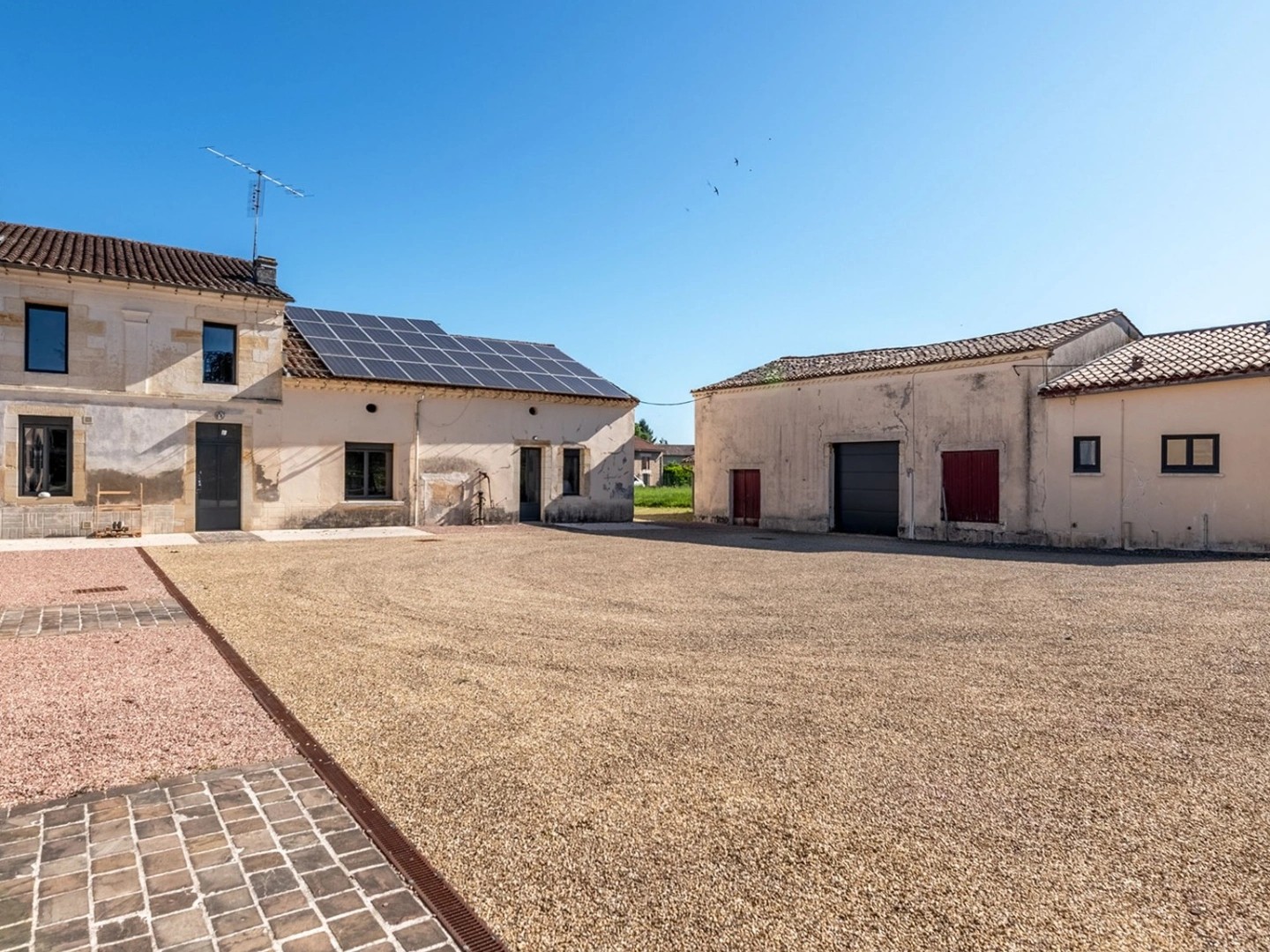 Maison à vendre - 9 pièces - 1085m2 - Ménesplet (24700)