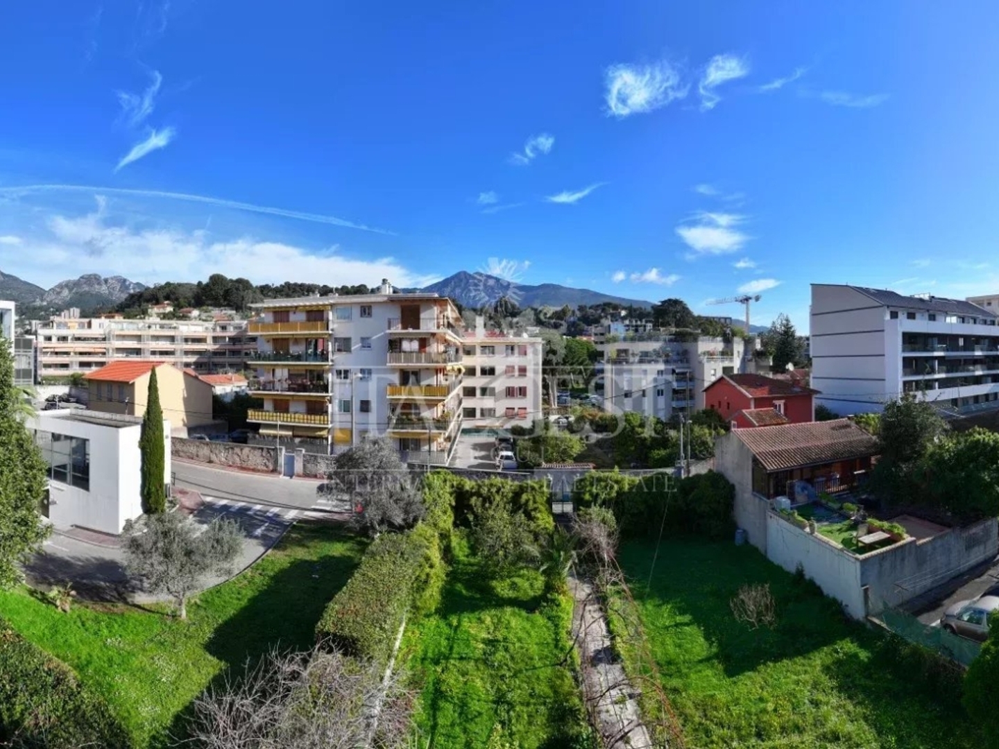 Appartement à vendre - 2 pièces - 43m2 - Roquebrune-Cap-Ma... (06190)