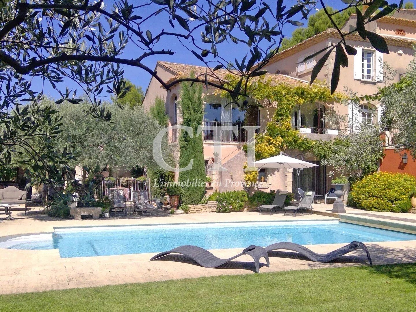 Maison à vendre - 11 pièces - 356m2 - Roaix (84110)