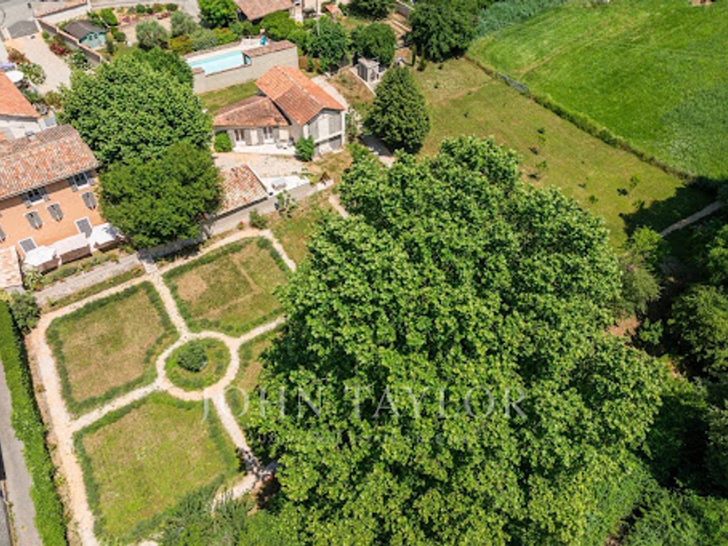 Maison à vendre - 5 pièces - 620m2 - Riez (04500)