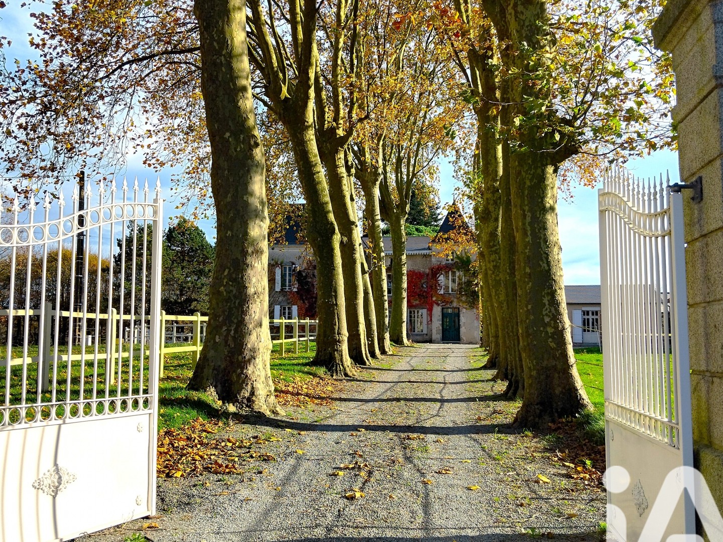 Maison 11 pièces 380 m²