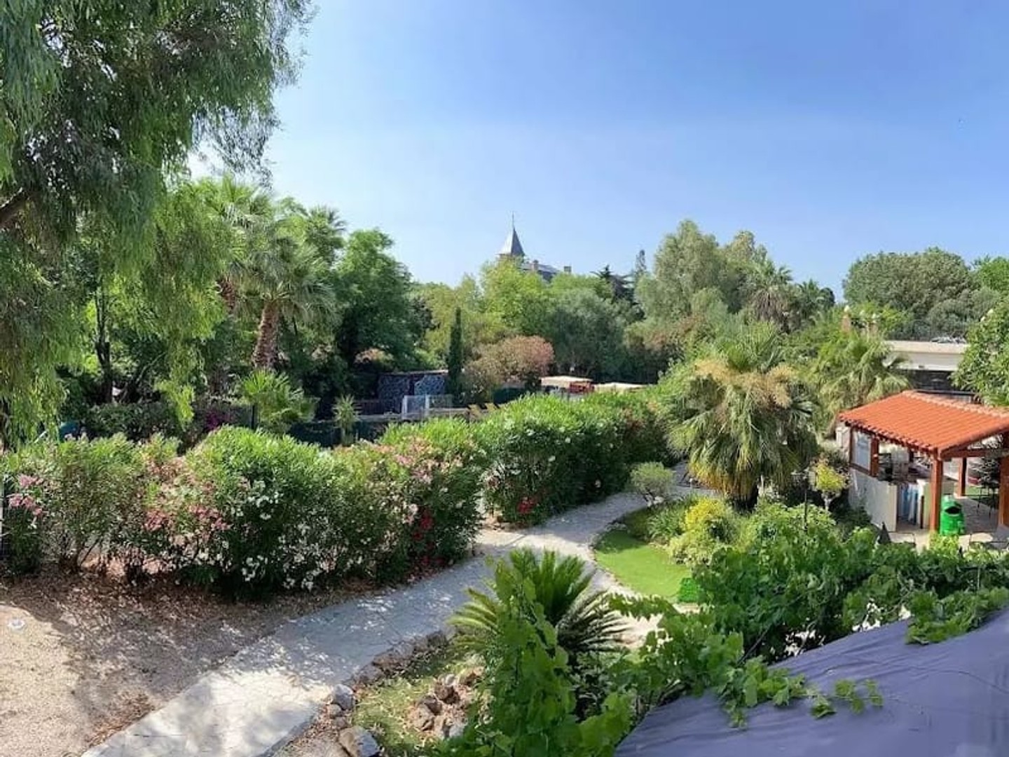 Gîte 27 pièces 765 m²