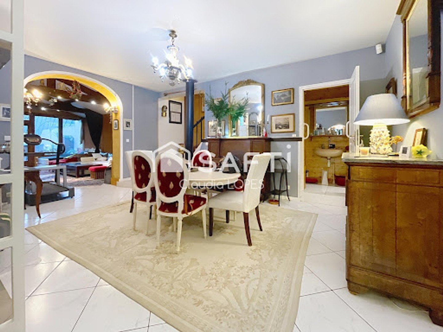 Maison 11 pièces 242 m²