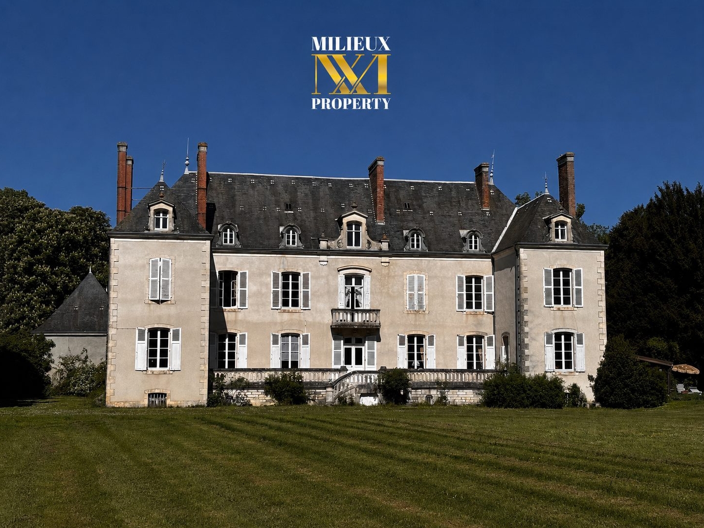 CHÂTEAU DU XVIIe SIÈCLE ET SES DÉPENDANCES SUR ENVIRON 12 HECTARES